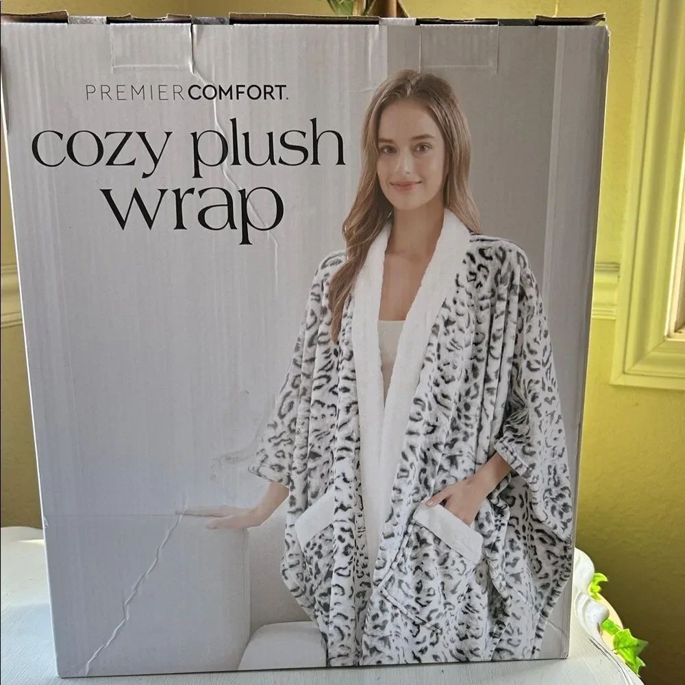 Premier Comfort Cozy Plush Wrap - White & Gray Leopard Print New